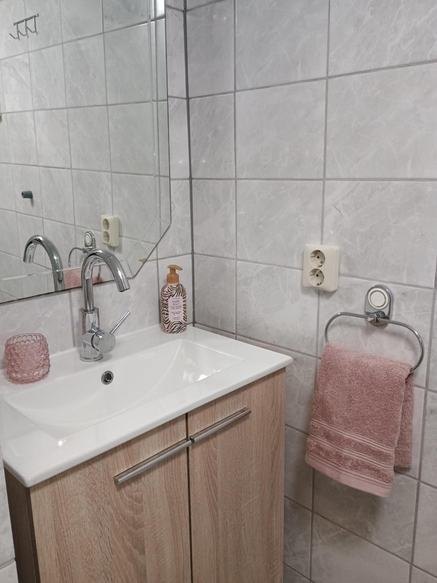 Prive Tuinhuis B&B Elly Sint Pancras Zewnętrze zdjęcie